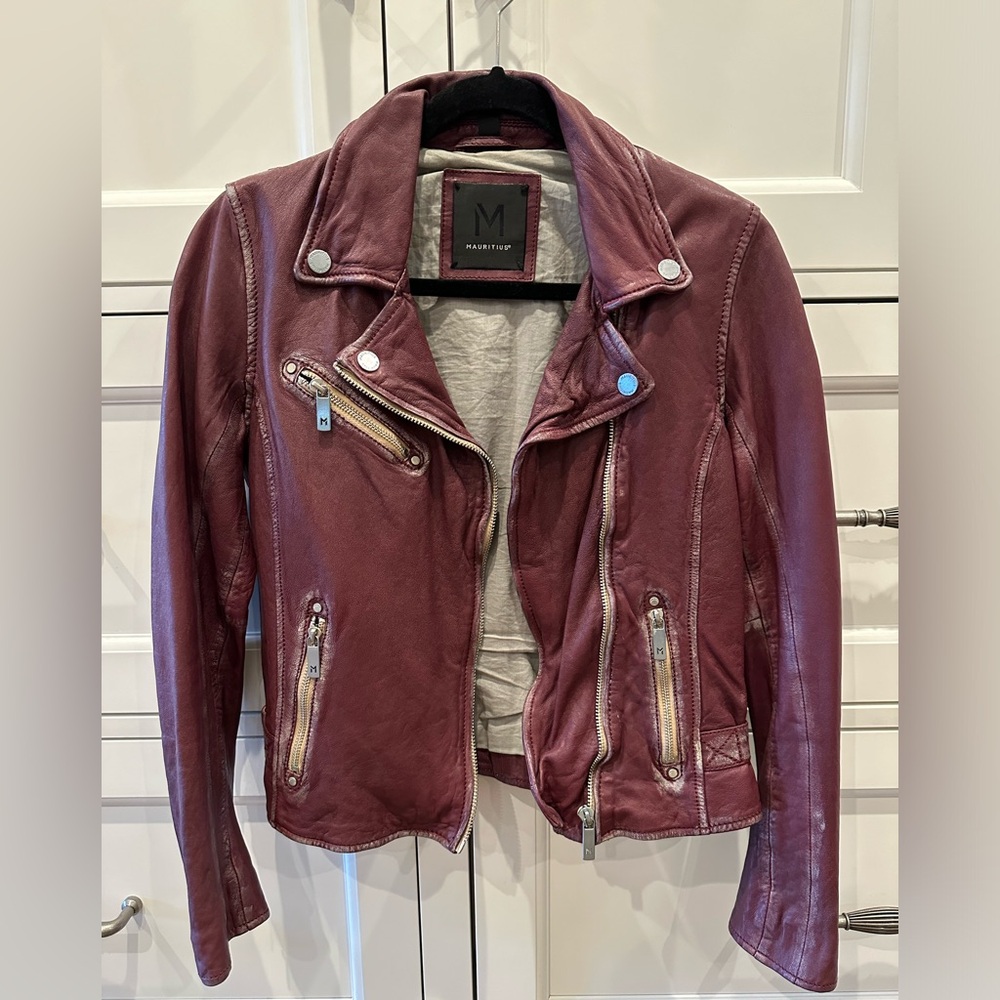 Mauritius leather jacket size Small.